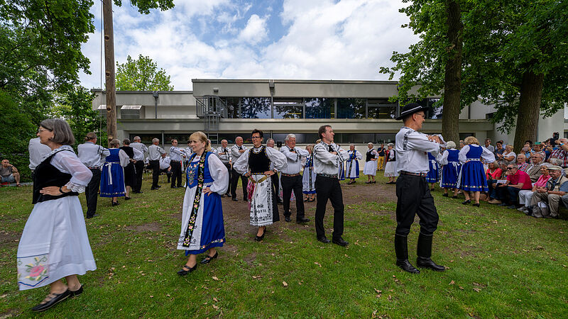 Stimmungsvolle Tanzdarbietungen beim Kronenfest ...