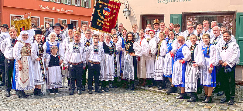 Wrzburger Trachtengruppe beim Heimattag in ...