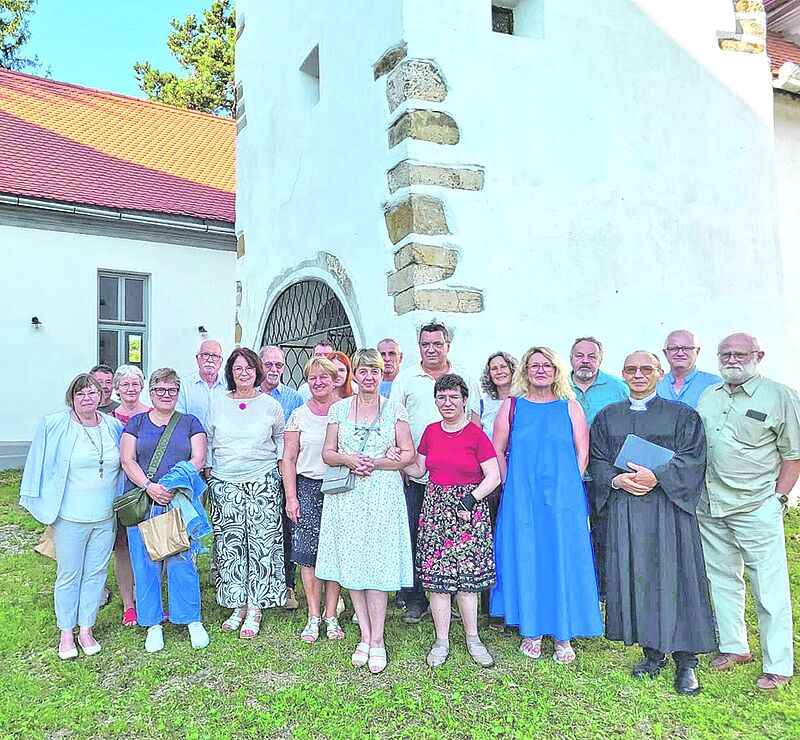 Gruppenbild nach dem Gottesdienst in Zied. Foto: ...