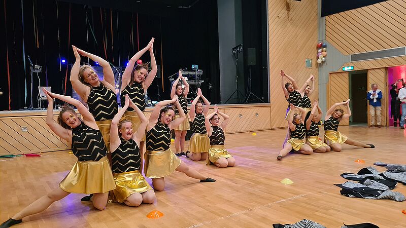 Auftritt der Tanzgruppe aus Altenstadt beim ...