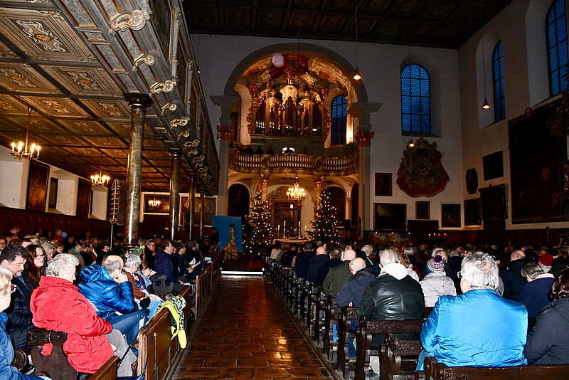 Kirchensaal von Heilig-Kreuz in Augsburg – hier ...