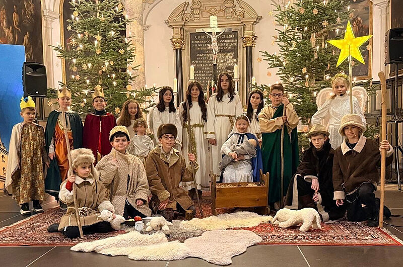 Gl�ckliche Darsteller nach der Vorf�hrung des ...