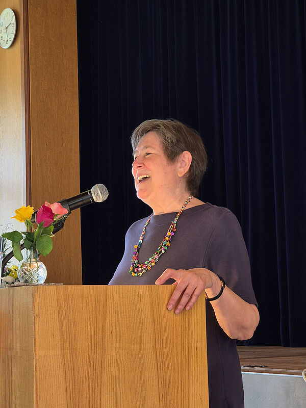 Lachen und Nachdenken mit Doris Hutter. Foto: ...