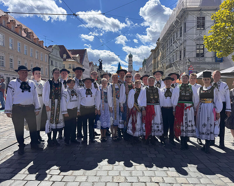 Siebenbürger Sachsen beim Plärrerumzug in ...
