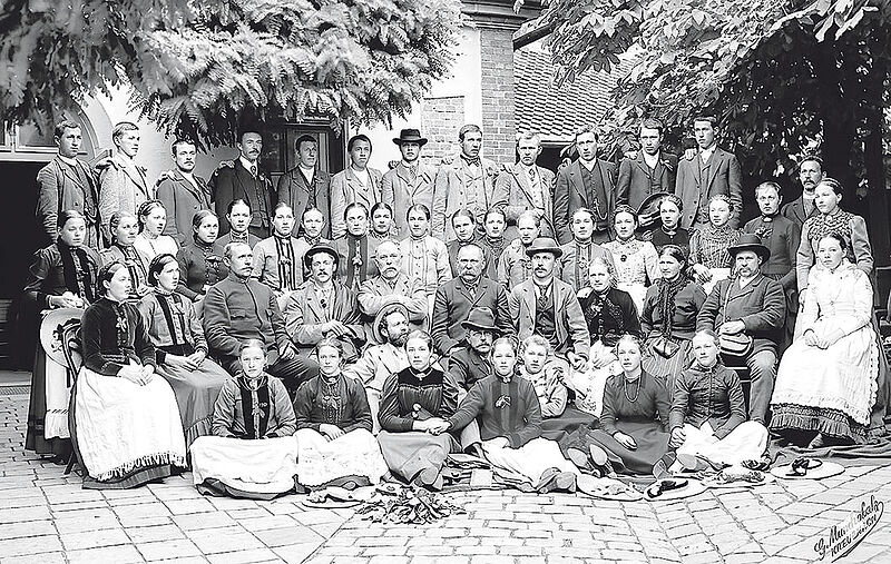 Die Jugendgruppe um Georg Meyndt aus Reichesdorf, ...