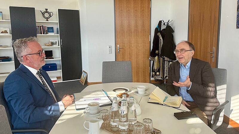 Beauftragter Fabritius im Gespr�ch mit Dr. ...
