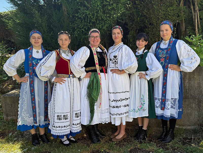 Frisch eingekleidet für das Kronenfest in ...