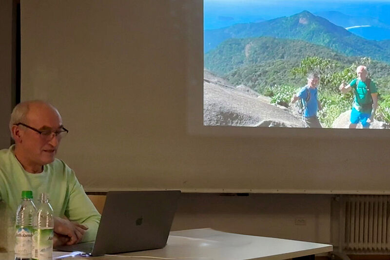 Reinhold Kraus bei seinem Vortrag in �Geretsried. ...