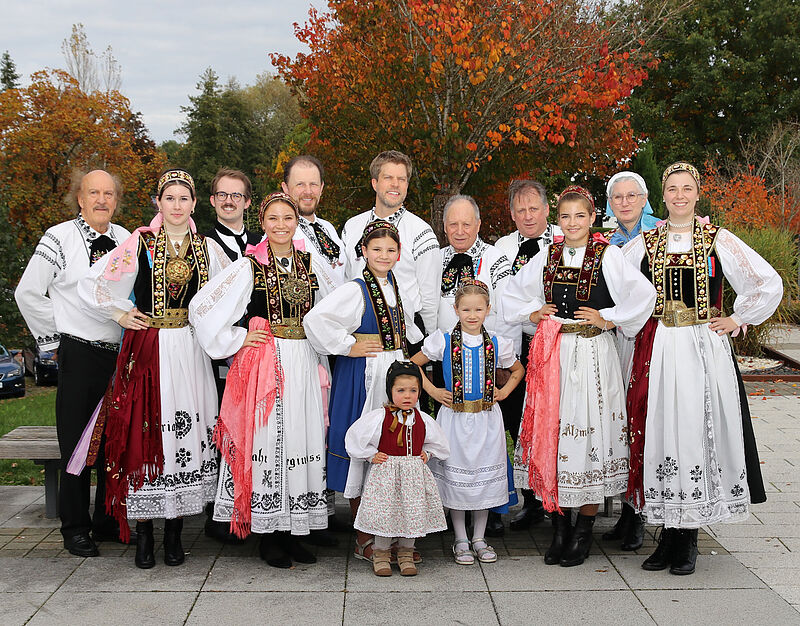 Trachtentr�ger beim Girelsauer Treffen im Oktober ...