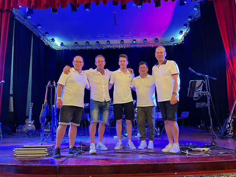 Revival Band ...