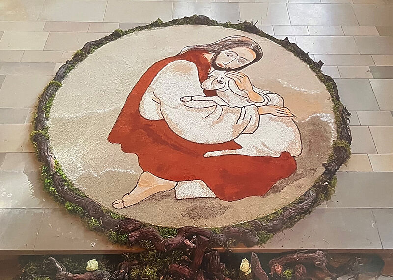 Jesus und das Lamm im Holzrahmen. Quelle: Anni ...