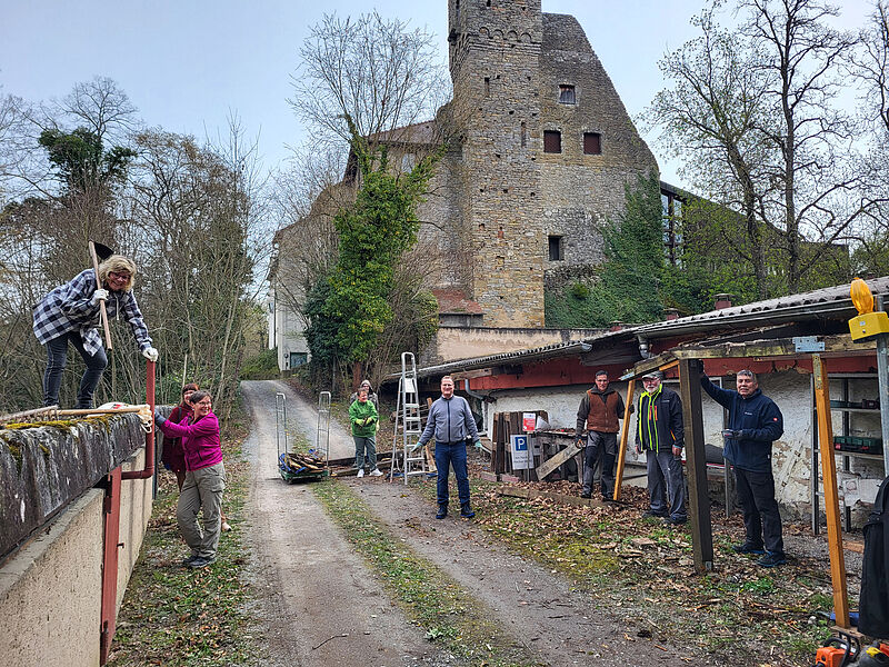 Abriss des Abstellschuppens. Fotos: Walter ...