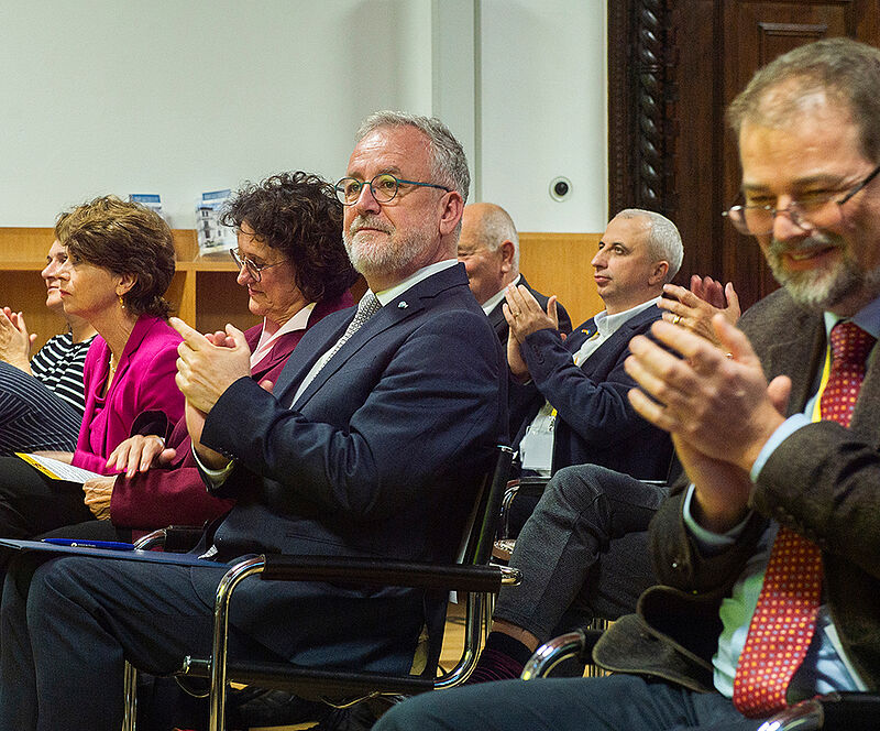 Von links: Prof. Dr. Claudia Maria Riehl, Dr. ...