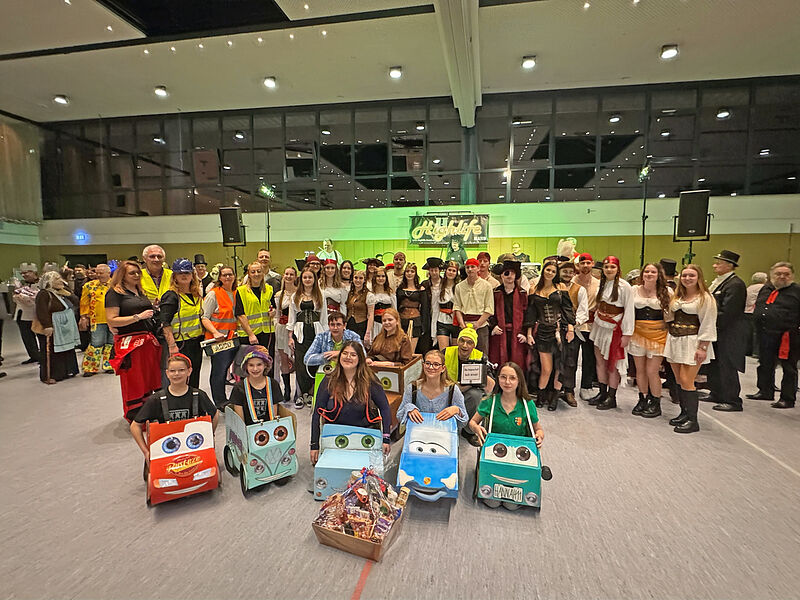 Die Sch�ler- und Jugendtanzgruppe Ingolstadt ...