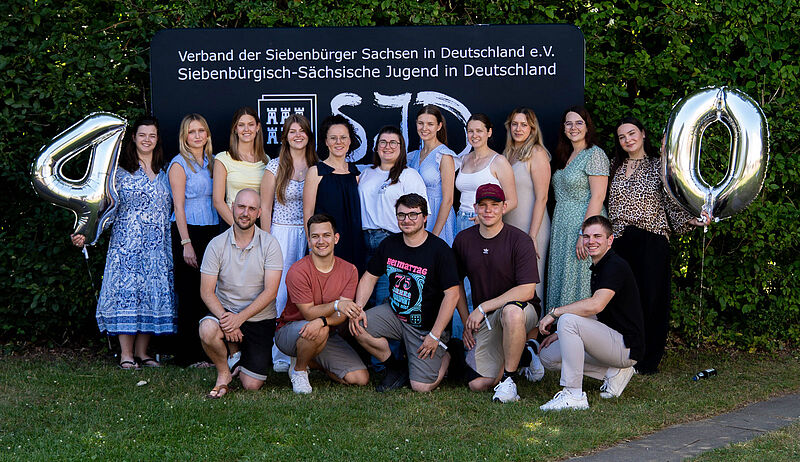 Die neue SJD-Bundesjugendleitung, jeweils von ...