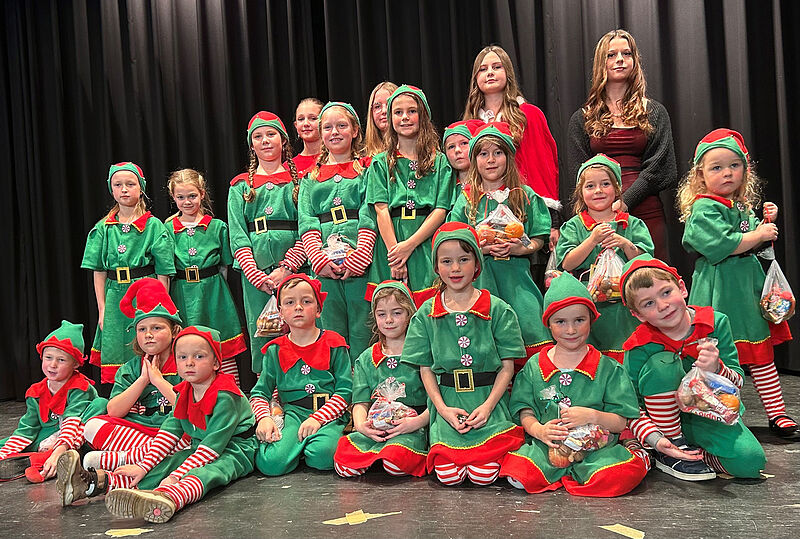 
Als Weihnachtswichtel bei der Nikolausfeier in ...