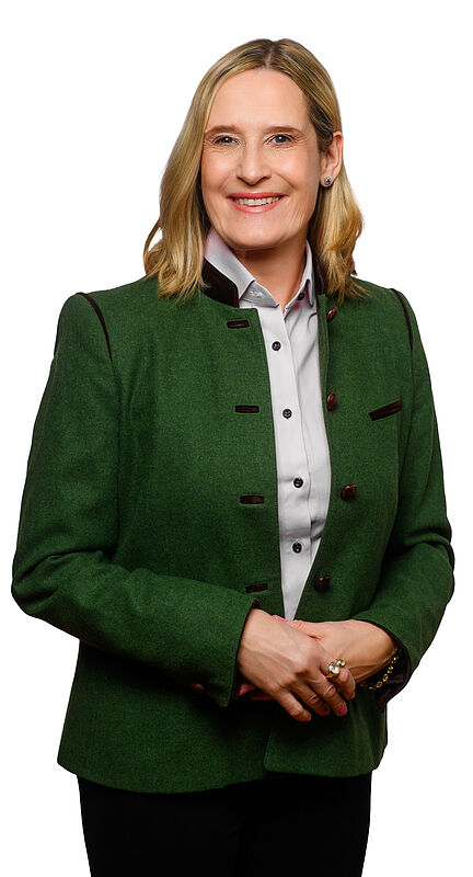 Dr. Manuela Olhausen ...