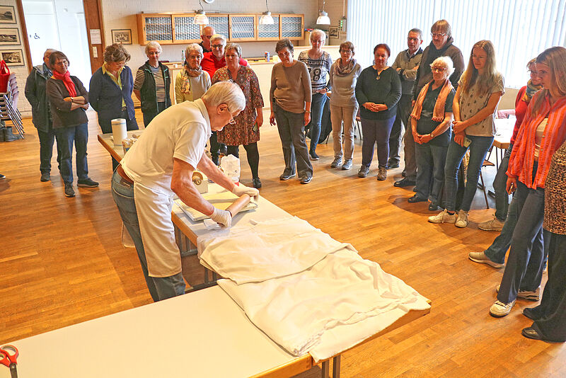 Karl-Heinz Brennd�rfer leitete das Baumstriezel ...
