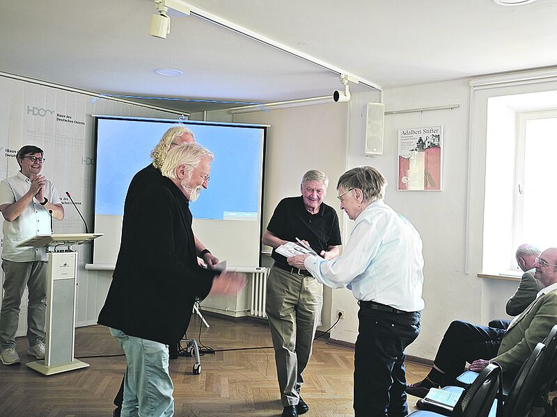 �berreichung der Festschrift MATRIX an Peter ...