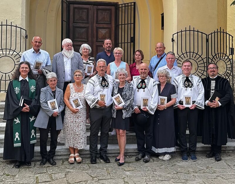 Goldene Konfirmation vor dem Westportal der ...