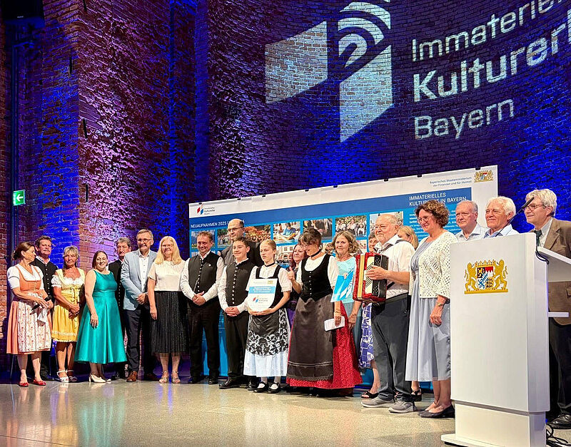 Banater Gruppe beim Festakt zur Verleihung der ...