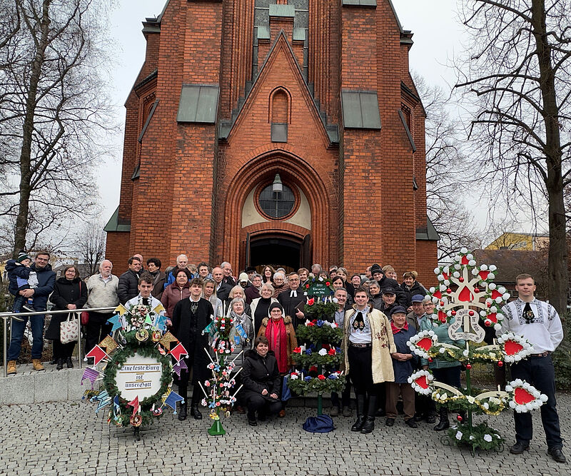 Gruppenbild nach dem Lichtertgottesdienst in ...
