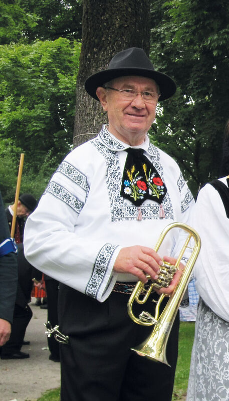 Otmar Schall beim Aufmarsch der Regionalgruppe ...