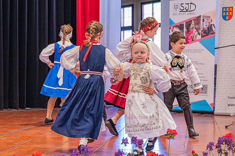 Die Kindertanzgruppe M�nchen bei „Unser Nachwuchs ...