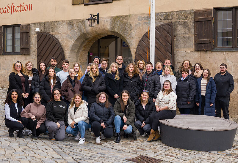 Teilnehmer des Tanzgruppenaustauschs in ...