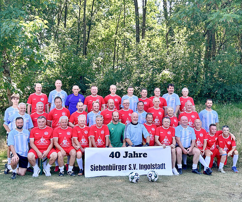Die alte Herrenmannschaft, bestehend aus den ...