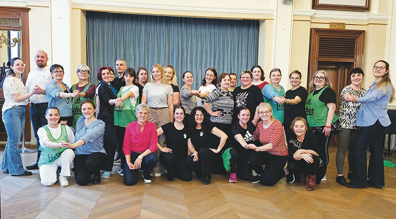 Gruppenbild mit den beiden Tanzreferentinnen ...