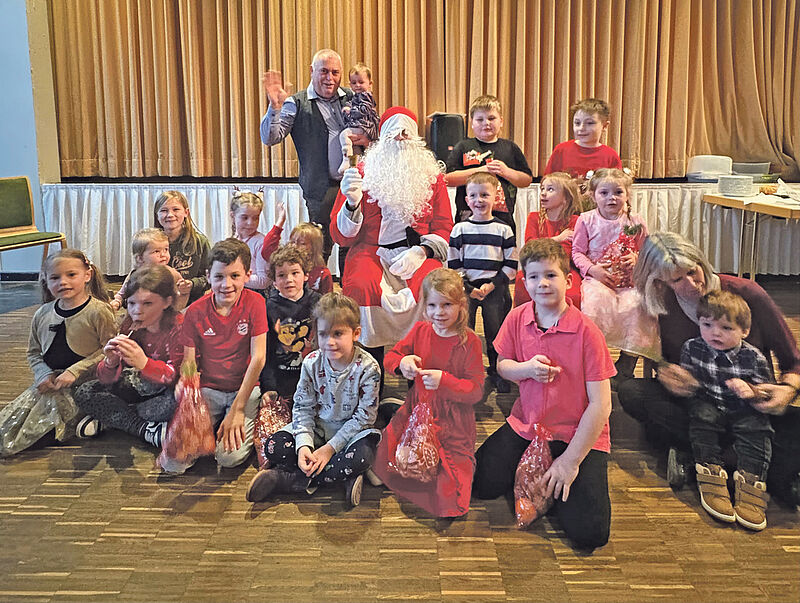 Kindergruppe bei der Trappolder Adventsfeier ...