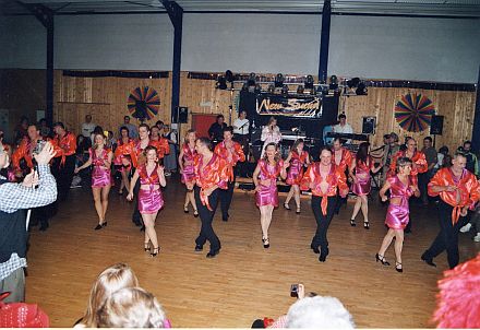 Siebenbrgisch-schsisches Temperament beim Salsa-Tanz in Augsburg.