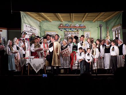 Die Theatergruppe Augsburg kann heute auf ber 50 Auffhrungen zurckblicken.