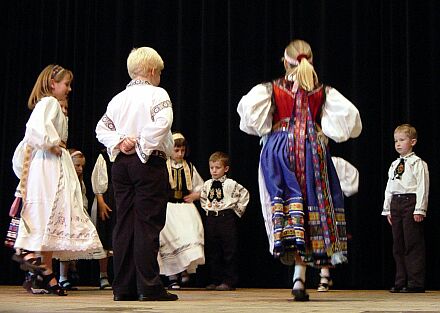 Kindertanzgruppe bei den Aussiedlerkulturtagen in Nrnberg.