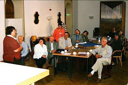 Die Tagungsteilnehmer folgen Traute Habichers Ausfhrungen sehr aufmerksam. Foto: Edith Schuller