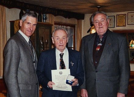 Neuwahlen des Kreisverbandes Crailsheim des Bundes der Vertriebenen (BdV), von links nach rechts: BdV-Landesgeschftsfhrer Ulrich Klein, Ehrenvorsitzender Franz Branke und der neue Vorsitzende Michael Trein.