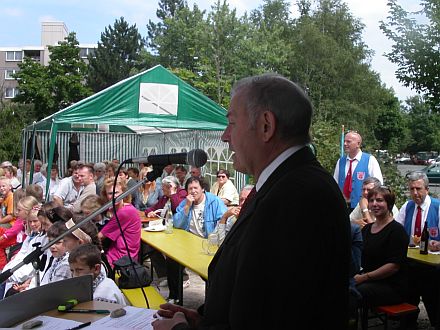 Der bayerische Innenminister, Dr. Gnther Beckstein, bei seiner Ansprache in Nrnberg. Foto: Doris Hutter