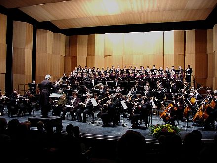 Unter der Leitung des siebenbrgischen Dirigenten Horst Gehann wurde die 9. Symphonie von Beethoven in Karlsruhe aufgefhrt.