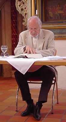 Hans Bergel in der Neuruppiner Kapelle. Foto: Dieter Faersch