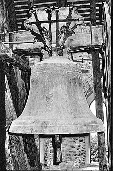 Die ber 2 500 kg schwere groe Glocke der Bergkirche wurde 1785 in der einheimischen Glockengieerei umgegossen. Foto: Walter Lingner