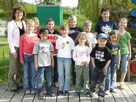 Die Kindertanzgruppe Biberach besuchte das Ravensburger Spieleland (hintere Reihe von links): Astrid Gddert (Tanzgruppenleiterin), Andrea Tausan, Patrick Schuller, Frank Orend, Fabian Gddert, Christoph Ludwig, Andrea Wenrich, vordere Reihe v. l.: Edith Fredel, Oliver Orend, Andrea Zultner, Anna-Lena Gddert, Andrea Schuster, Markus Schuster, nicht dabei sein konnte Manuela Gdderth. Foto: Gnther Gddert