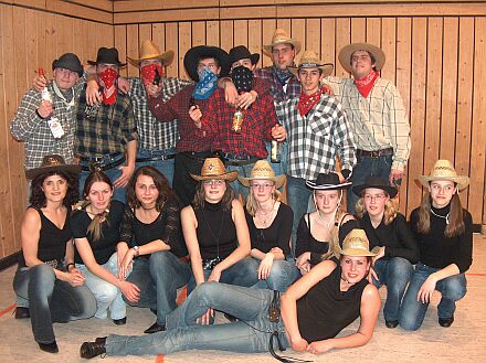 Die Biberacher Cowgirls und Cowboys heizten den Besucher des Biberacher Faschingsballes krftig ein. Foto: Karl Fleischer