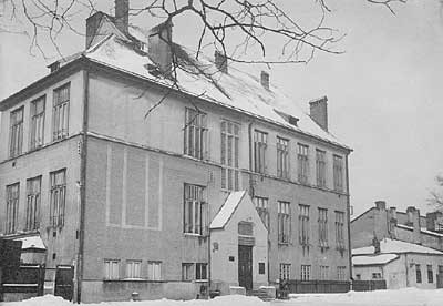 Eines der neueren Schulgebude, in dem zunchst die Knabenvolksschule und danach bis 1948 das evangelische Lyzeum in Bukarest untergebracht war. Das Gebude existiert heute nicht mehr. Aufnahme aus dem Jahr 1940