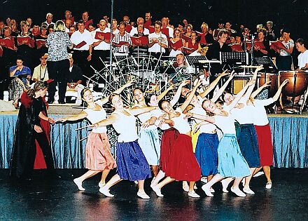 Die Tanzabteilung der Stdtischen Musikschule Rottenburg leistete einen wesentlichen Beitrag zu den vielumjubelten Auffhrungen in Rottenburg und Ergolding. Foto: Christoph Reich