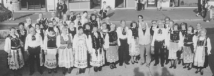 Stuttgarter Chor beteiligte sich mit groem Erfolg am Slowenischen Folklorefestival in Bled.