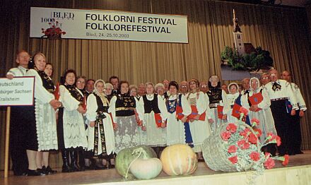 Siebenbrgischer Trachtenchor aus Crailsheim bei den Slowenischen Folkloretagen.