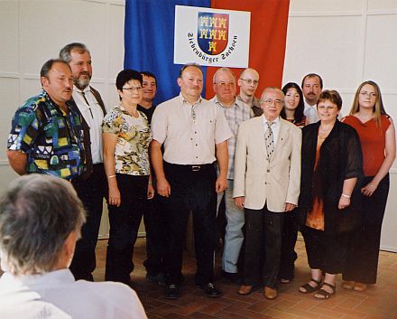  Neuer Vorstand der Kreisgruppe Crailsheim, von links nach rechts: hintere Reihe Michael Schneider, Horst Winzel, Thomas Keusch, Gerhard Bruckner, Andreas Johannes Bloos, Christine Klein, Gustav Kraus und Anita Jger; vordere Reihe: Mathilde Klein, Friedrich Wegendt, Bernddieter Schobel und Renate Jger.