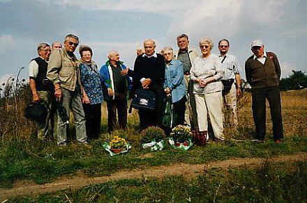 In Petrowka: Mit einer Gedenkfeier ehrte die Reisegruppe die Toten im Donbass.
