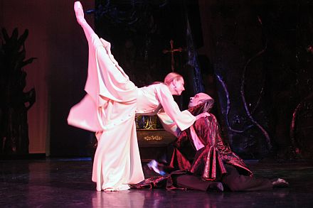 Urauffhrung des Dracula-Baletts. Foto: Harzer Stdtebundtheater
